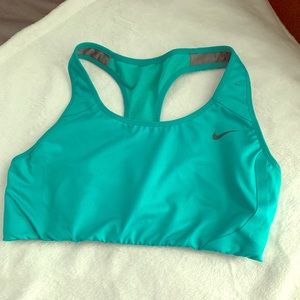NWOT Nike Dry Fit Sports bra